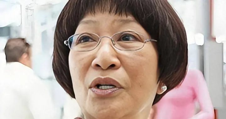 李兆基去世9个月后，才明白他远赴加拿大隐居的前妻，到底多精明