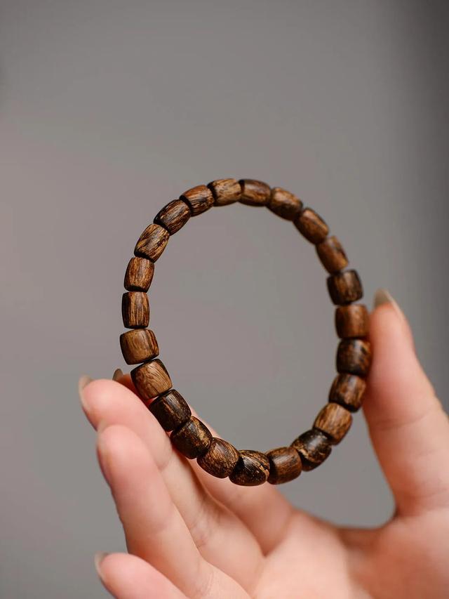 文玩，不止于玩，更是文化与修养的展现，非“玩物丧志”