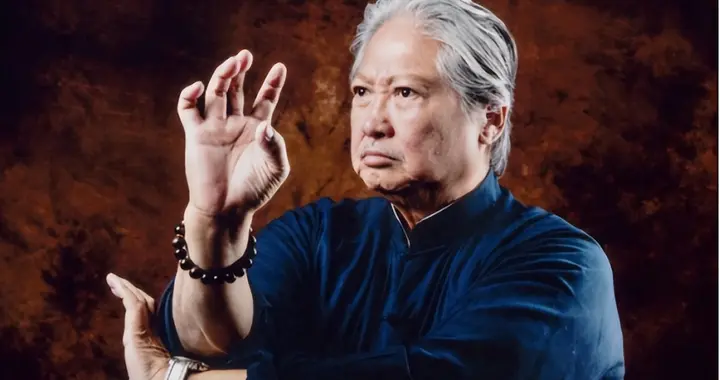 香港影坛巨星被爆烂赌成性！边拍戏边看马，被指突然年轻儿子回应