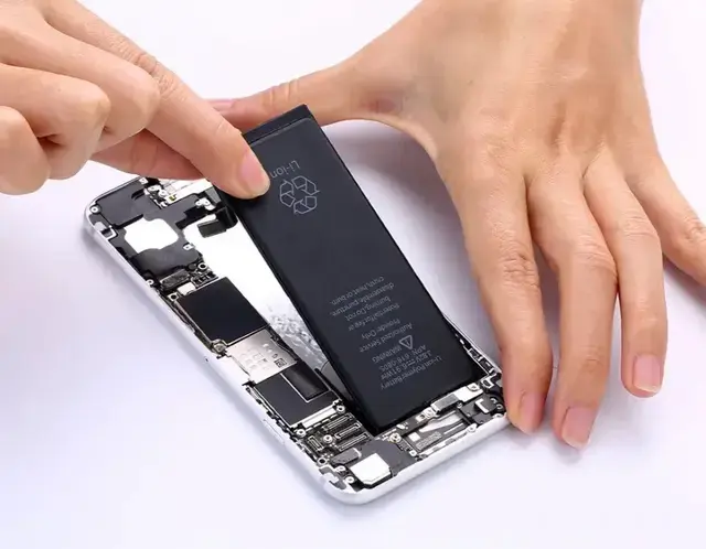 为什么苹果手机换完电池就贬值？藏在电池里的价值密码