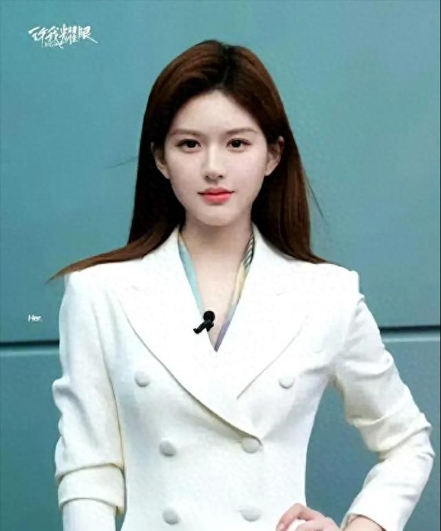 赵露思首次回应整容变丑，“所以我以前还是好看的吗？”