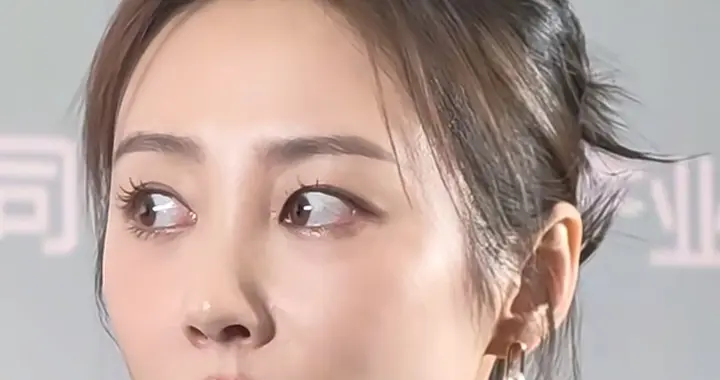 37岁李纯活动怼脸拍！皮肤白皙紧致，状态好得像27岁，马頔好福气