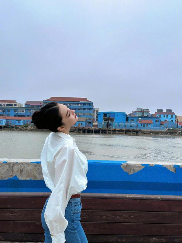 张馨予央视新综艺惊艳亮相，知性干练引期待