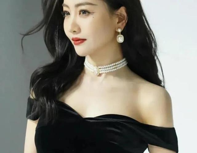 杨蓉|分享美图—成熟妩媚迷人的杨蓉