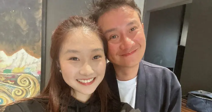 清明假期，文章和女儿小聚！面色微醺很开心，17岁爱马像爸又像妈