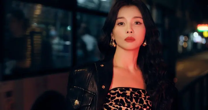 刘涛，“她穿的不是豹纹，是把夜色驯服于身的优雅。”