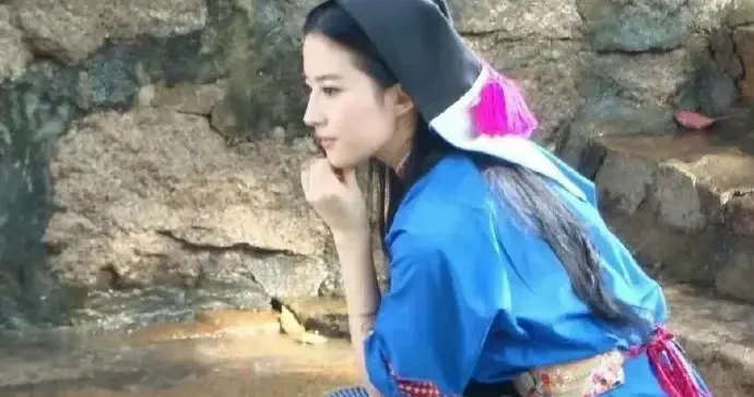 看到刘亦菲乡村造型后，真正明白什么叫做演不了农村人！ ???