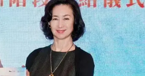 杨受成儿子杨其龙夜店开业，何超欣和何锶珩来捧场，何超琼缺席！