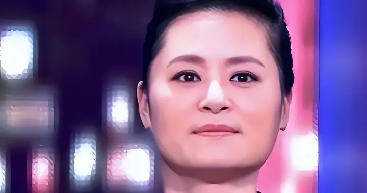 她红过韦唯，碾压毛阿敏，被亲弟打成脑震荡，一代歌后沦落成保姆