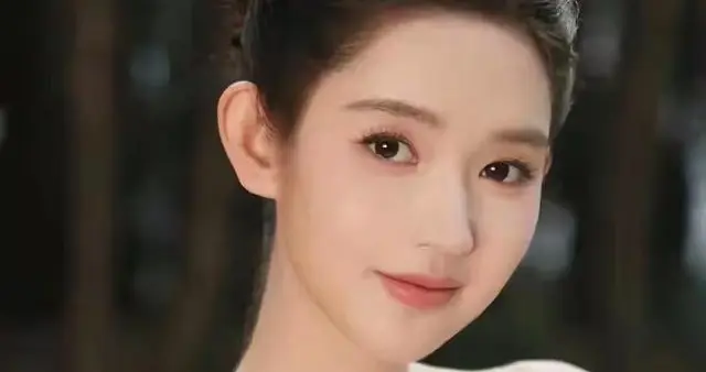 长得不够有星味，演了5次女一号也没红，今搭档陈星旭，终于红了