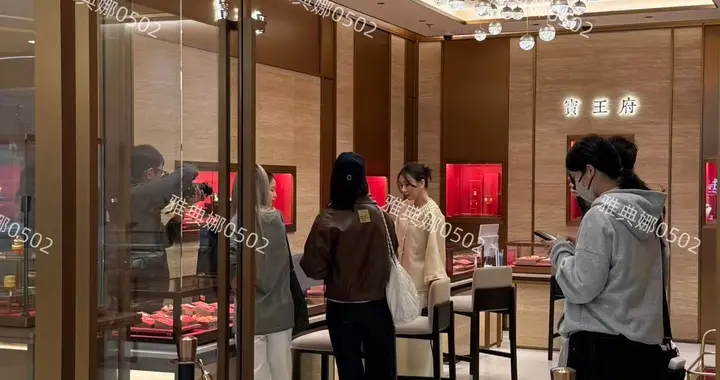 郭富城老婆方媛本人和照片差距太大了，真人个子很矮不年轻也不瘦