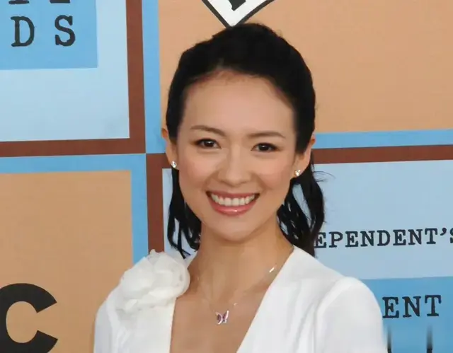 章子怡摔下舞台坐轮椅，高跟鞋成娱乐圈美丽刑具？