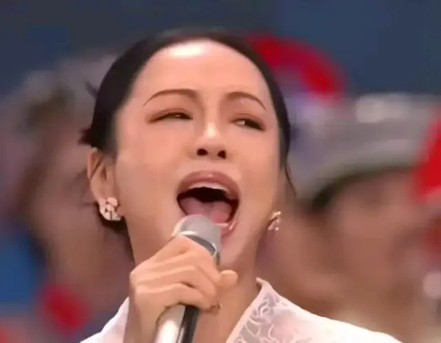 事态升级！黄绮珊代替李谷一，唱难忘今宵后，引争议，评论区沦陷