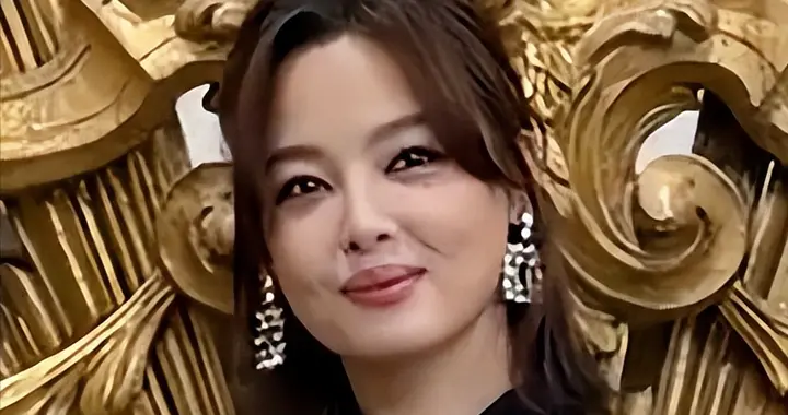 巴黎偶遇明星，向涵之深V开到肚脐，吉娜矮胖老，辛芷蕾一脸苦相