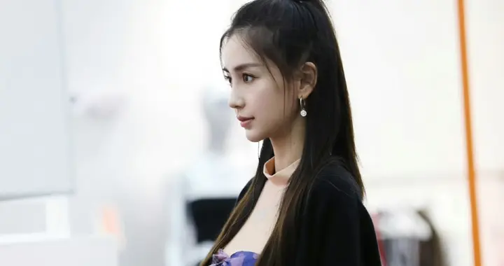 杨颖少女感十足