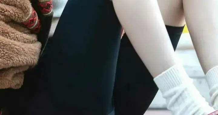 穿瑜伽裤的宋妍霏