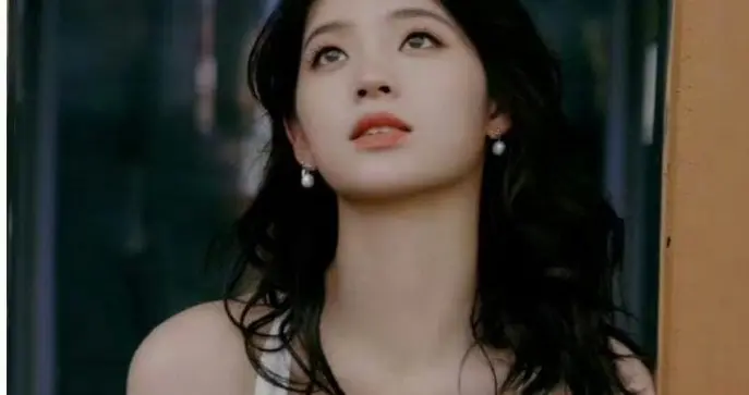 毕业后的欧阳娜娜微胖的身材好迷人