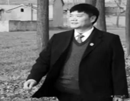 2015年,江苏男子为跟情人保持关系,写7份保证书盖公章,后来怎样了