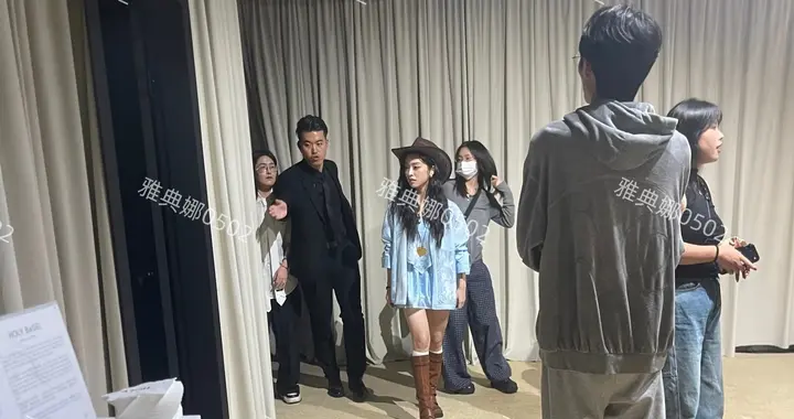 上海时装周见到沈月，她长了一张初恋脸又纯又美，小小一只很可爱