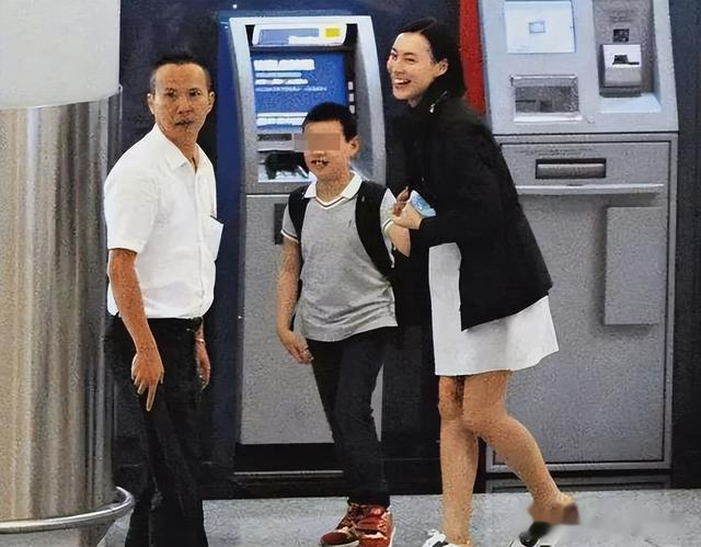 梁洛施提分手，李家让她放弃抚养权，梁洛施要高价李泽楷约法三章