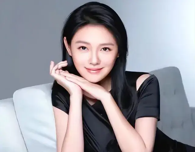 惊爆！网传大S因流感去世，小S最新回应，官方媒体已发文