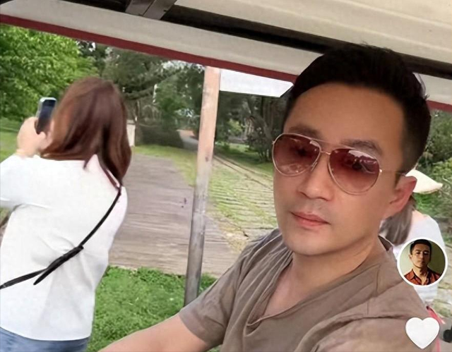 汪小菲晒亲子时光，女友与女儿齐出镜，玥儿含胸驼背表情闷闷不乐