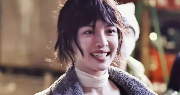 钟楚曦下班路透美照，这肌肉线条太饱满了，真自律