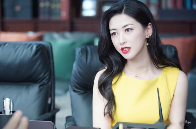 恕我直言：张雨绮还是息影吧，明明才35岁，却被44岁的秦岚碾压