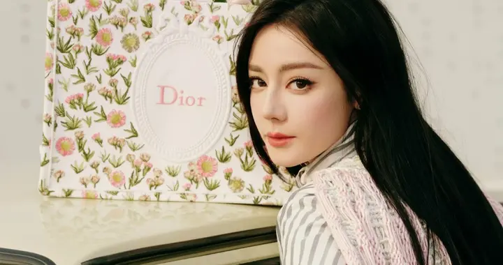 迪丽热巴 营业美照