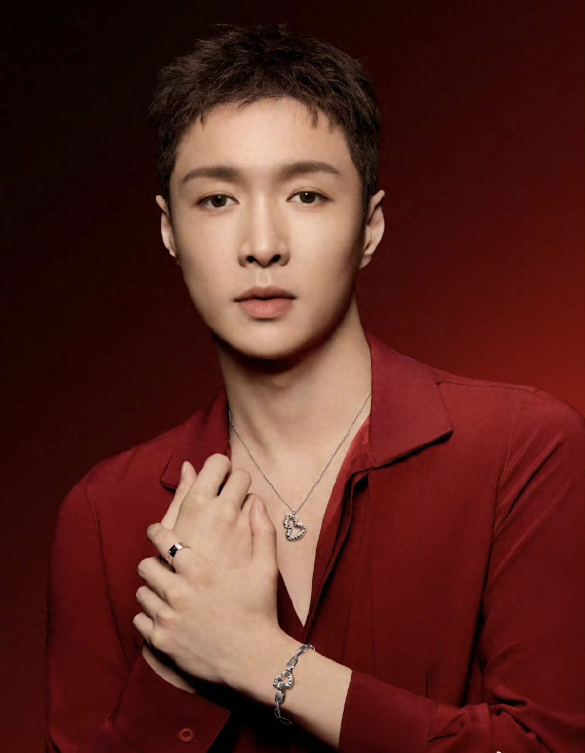 张艺兴缺席EXO爬梯子团综？别急，他的个人舞台更炸场！