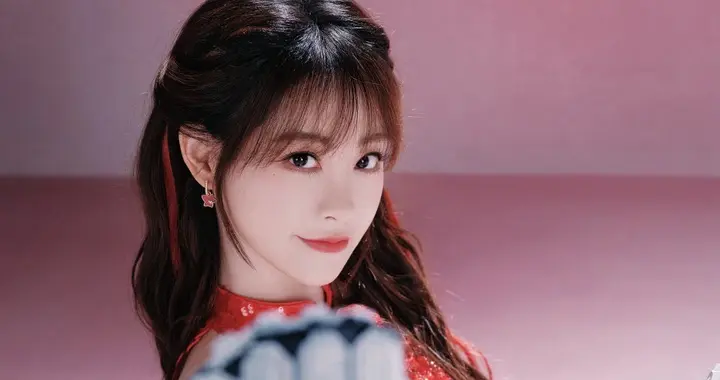 女星祝绪丹化身美艳女战士，又美又飒！