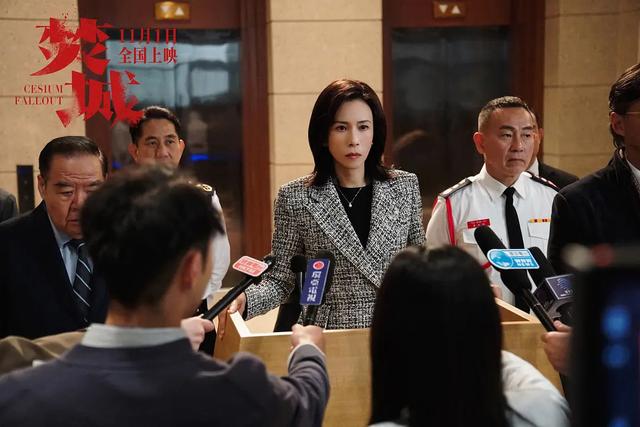 港片雄起！刘德华新片《焚城》勇夺冠军，终结《毒液》11天连冠！