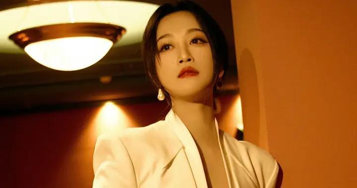 蓝盈莹米兰时装周写真美图