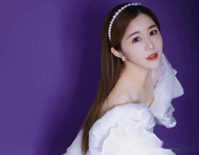 跨年|美女作家文吉儿跨年压轴倾情献唱，真是多才多艺