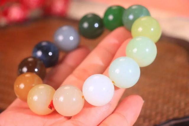 多宝手串：颜色缤纷难搭配，却让文玩人欲罢不能的终极追求！