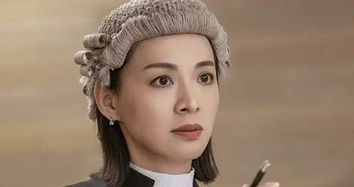 陈炜拍吻戏嘴都歪了，医生老公说没看够，这婚结得真挺特别。