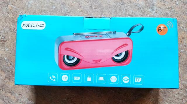 外壳长了眼睛会发光，这款国产Q版蓝牙音箱，还能收听广播电台