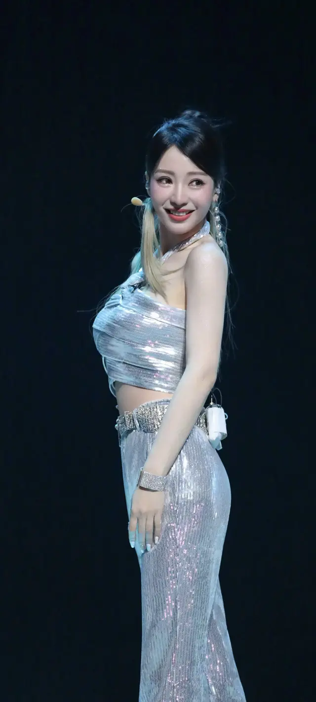 柳岩|柳岩 综艺节目现场，乘风破浪的姐姐！