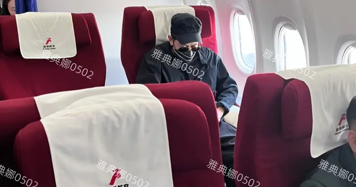 合肥飞深圳的飞机上偶遇郭富城，本人很瘦小不年轻很低调不像明星
