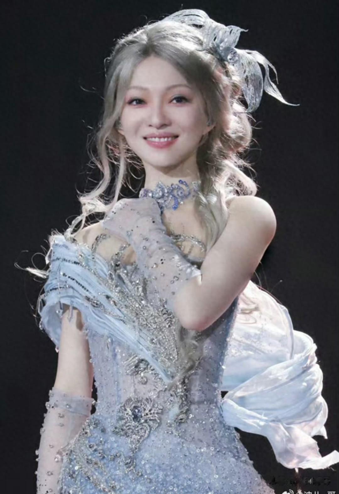 张韶涵前造型师回应&;裁员裁到大动脉&;十年默契落幕包容新变是体面