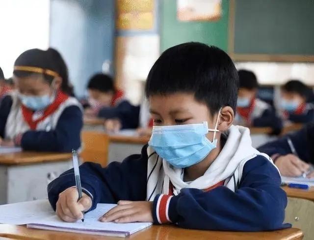 男老师在中小学逐渐消失，多数女老师主动离婚，原因让人心酸不已