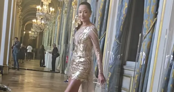 54岁瞿颖凭啥突然翻红？不装不卷太真实，打工人看完狠狠共情