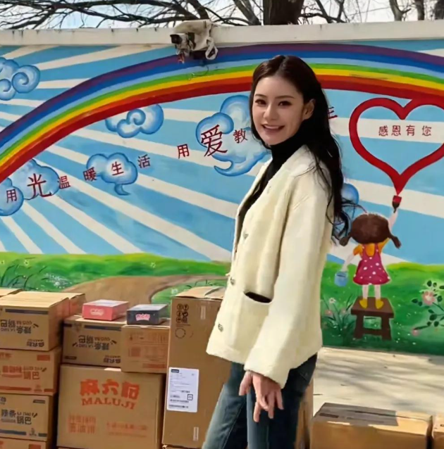 马筱梅学校做公益遭质疑效仿大S，默默做不行吗，其回应赢麻了