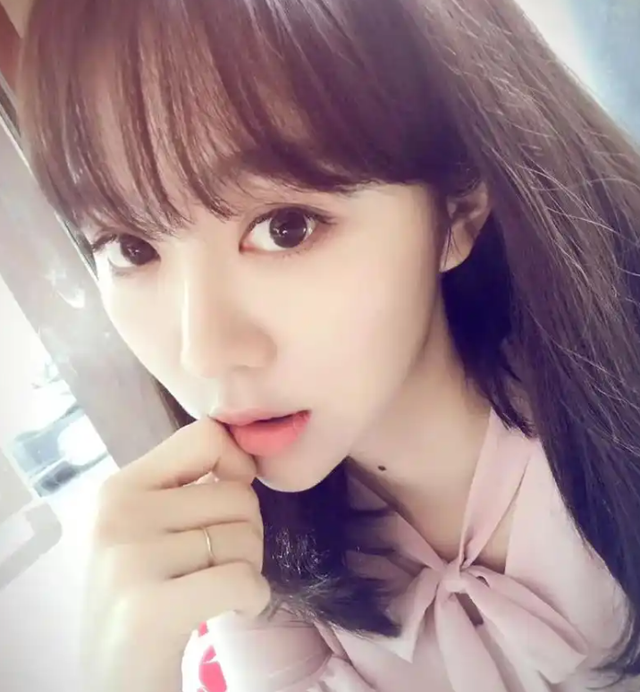 知名女星被曝与北京某银行行长隐婚！宋丹丹牵线，比宋佳嫁得值？