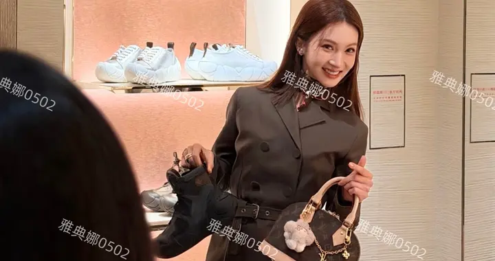 金晨又美回来了本人是好看的，就是颜值不太稳定有点挑妆容挑角度