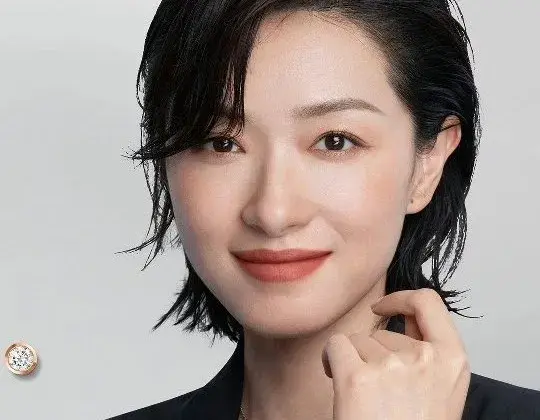 没见过这么漂亮的颜，短发干练长发柔美，万茜是真的美不胜收啊