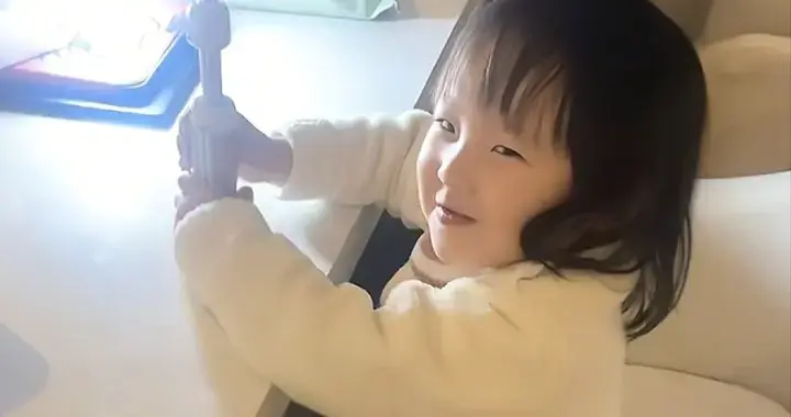 黄一鸣成功让女儿“上位”，为自己制造流量！王思聪应该出手了！