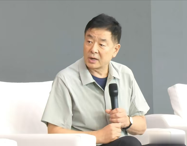 老艺术家濮存希现状：现身北京出席重要活动，72岁还那么帅气有型