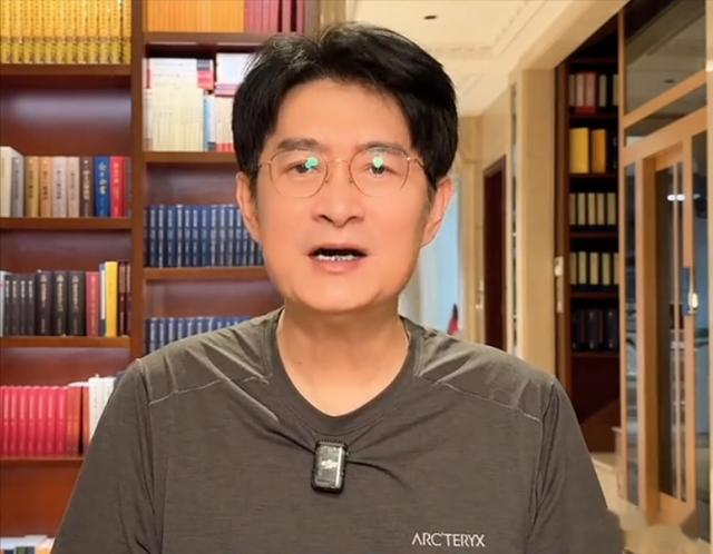 62岁黄安宣布“已出家”，自称衰老不上相，刚被曝疑似离婚有新欢