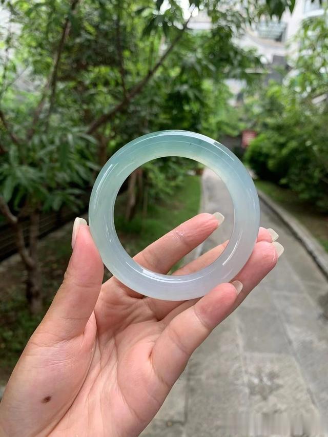 影响翡翠手镯价值的“工”